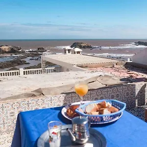 Bed & Breakfast With A Sea View, As-Sawíra